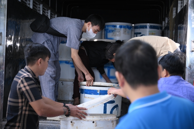 Phóng sinh tại bến phà Bình Mỹ