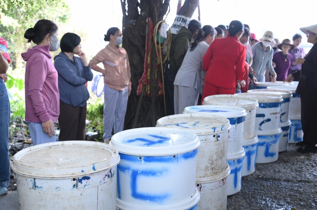 Phóng sinh tại bến phà Bình Mỹ