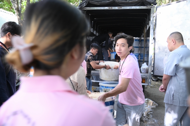 Phóng sinh tại bến phà Bình Mỹ