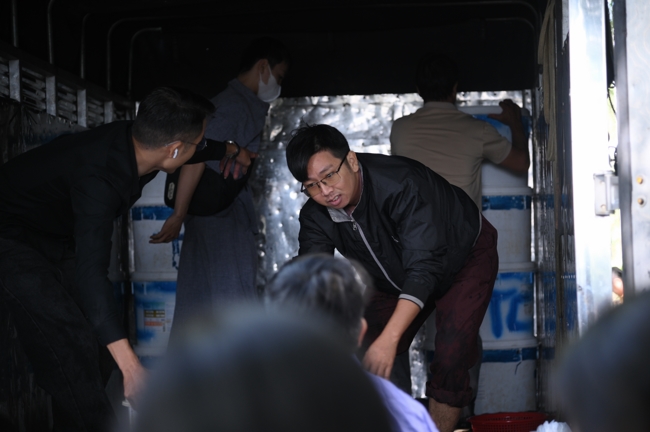 Phóng sinh tại bến phà Bình Mỹ