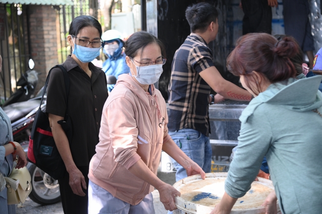 Phóng sinh tại bến phà Bình Mỹ