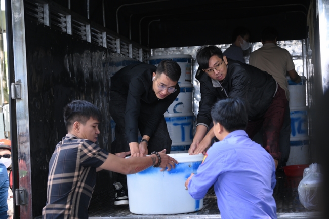 Phóng sinh tại bến phà Bình Mỹ