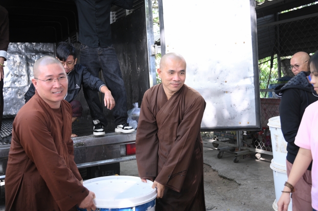 Phóng sinh tại bến phà Bình Mỹ