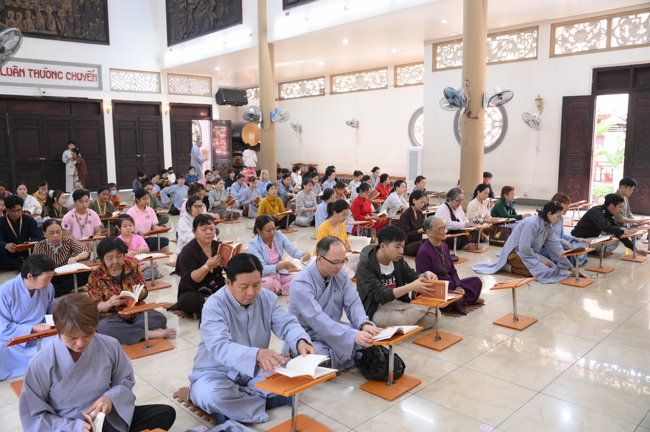 Phóng sinh tại bến phà Bình Mỹ