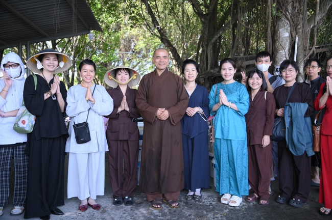 Phóng sinh tại bến phà Bình Mỹ