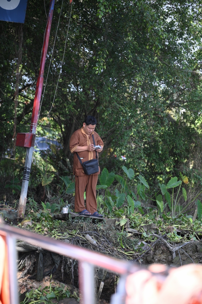 Phóng sinh tại bến phà Bình Mỹ