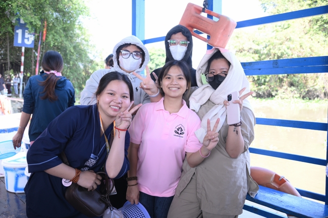 Phóng sinh tại bến phà Bình Mỹ