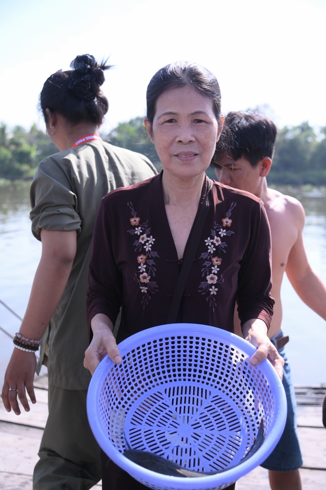 Phóng sinh tại bến phà Bình Mỹ