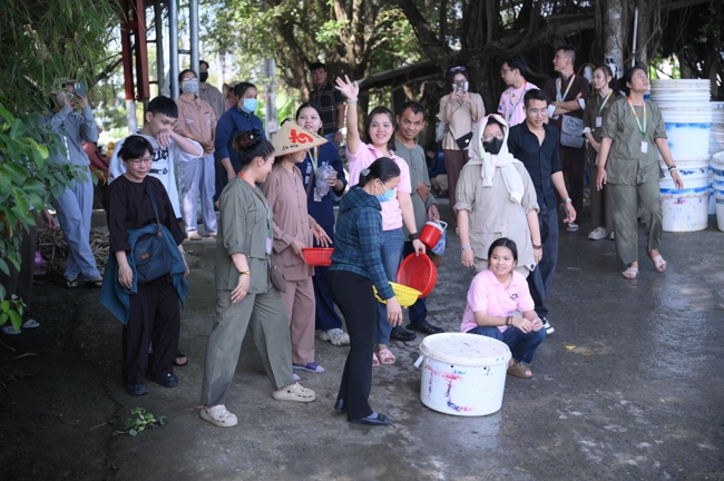 Phóng sinh tại bến phà Bình Mỹ