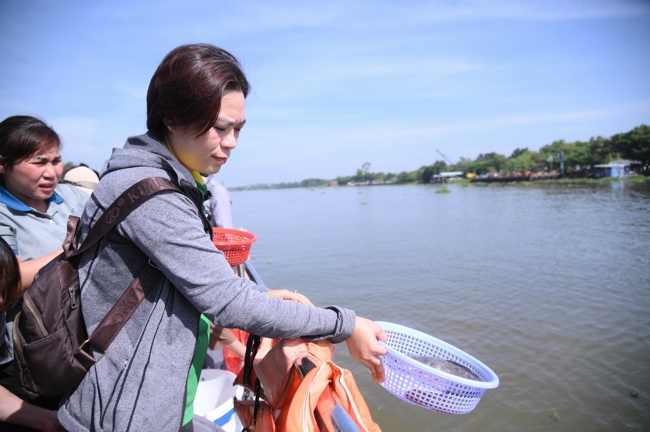 Phóng sinh tại bến phà Bình Mỹ