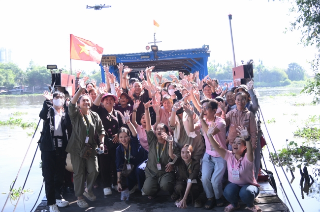 Phóng sinh tại bến phà Bình Mỹ