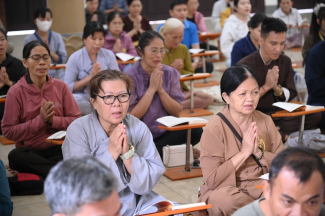 Phóng sinh tại bến phà Bình Mỹ