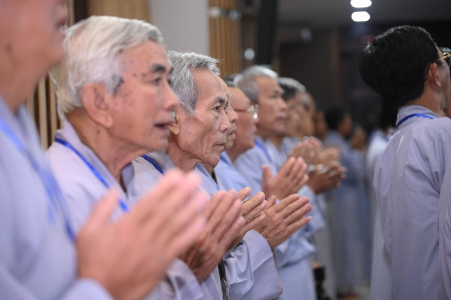 Dharma talk Secular people, dharma practitioners - Most Thích Giác Đăng in the 107th Seven-day Retreat