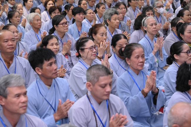 Dharma talk Secular people, dharma practitioners - Most Thích Giác Đăng in the 107th Seven-day Retreat