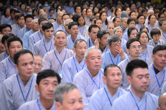 Dharma talk Secular people, dharma practitioners - Most Thích Giác Đăng in the 107th Seven-day Retreat