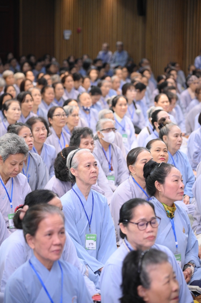 Dharma talk Secular people, dharma practitioners - Most Thích Giác Đăng in the 107th Seven-day Retreat
