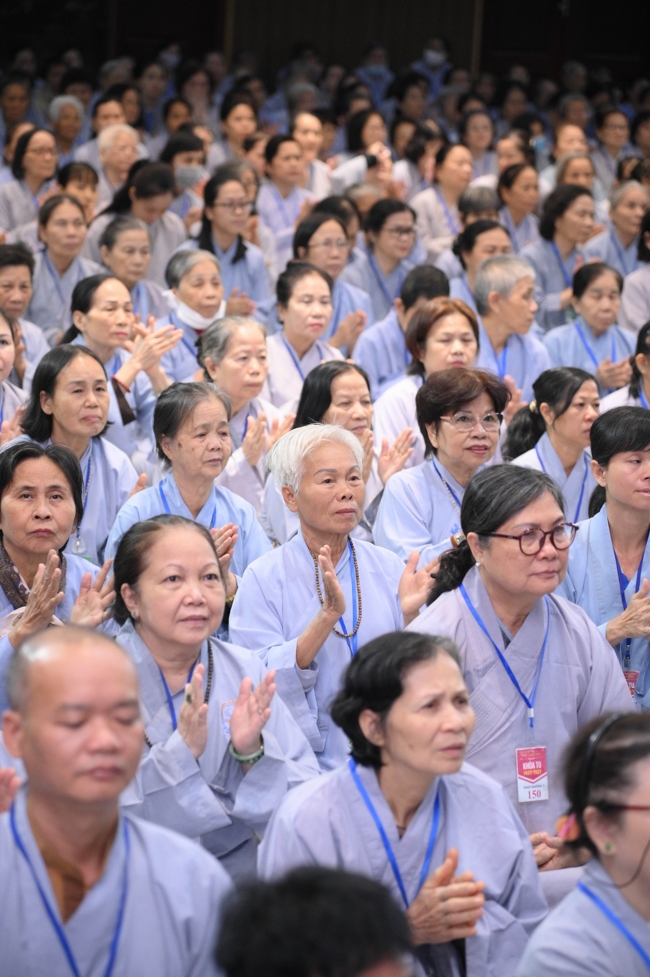 Dharma talk Secular people, dharma practitioners - Most Thích Giác Đăng in the 107th Seven-day Retreat