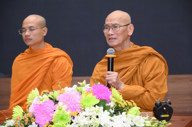Dharma talk Secular people, dharma practitioners - Most Thích Giác Đăng in the 107th Seven-day Retreat