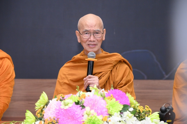 Dharma talk Secular people, dharma practitioners - Most Thích Giác Đăng in the 107th Seven-day Retreat