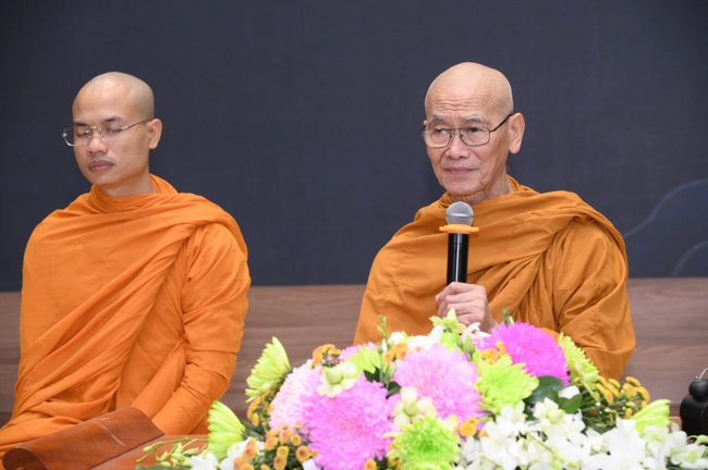 Dharma talk Secular people, dharma practitioners - Most Thích Giác Đăng in the 107th Seven-day Retreat