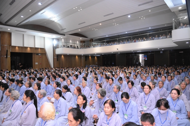 Dharma talk Secular people, dharma practitioners - Most Thích Giác Đăng in the 107th Seven-day Retreat