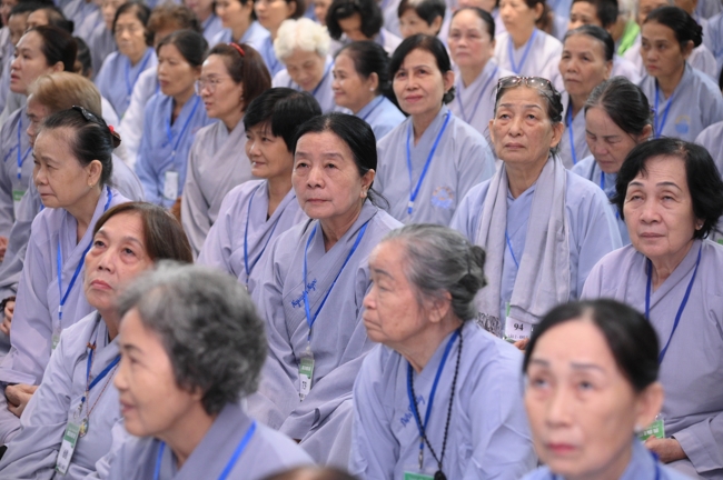 Dharma talk Secular people, dharma practitioners - Most Thích Giác Đăng in the 107th Seven-day Retreat