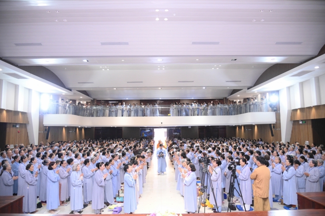 Dharma talk Secular people, dharma practitioners - Most Thích Giác Đăng in the 107th Seven-day Retreat