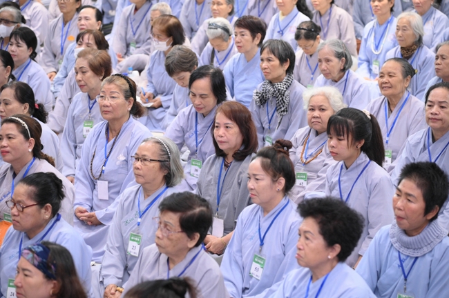 Dharma talk Secular people, dharma practitioners - Most Thích Giác Đăng in the 107th Seven-day Retreat