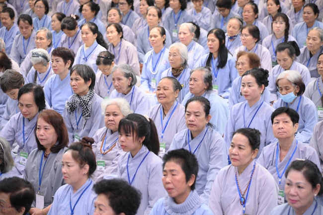 Dharma talk Secular people, dharma practitioners - Most Thích Giác Đăng in the 107th Seven-day Retreat