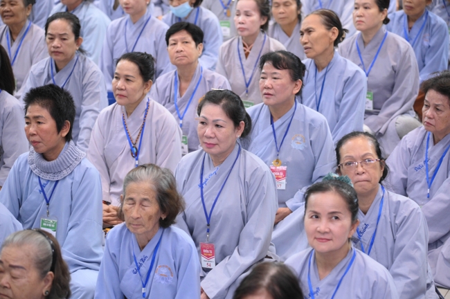 Dharma talk Secular people, dharma practitioners - Most Thích Giác Đăng in the 107th Seven-day Retreat