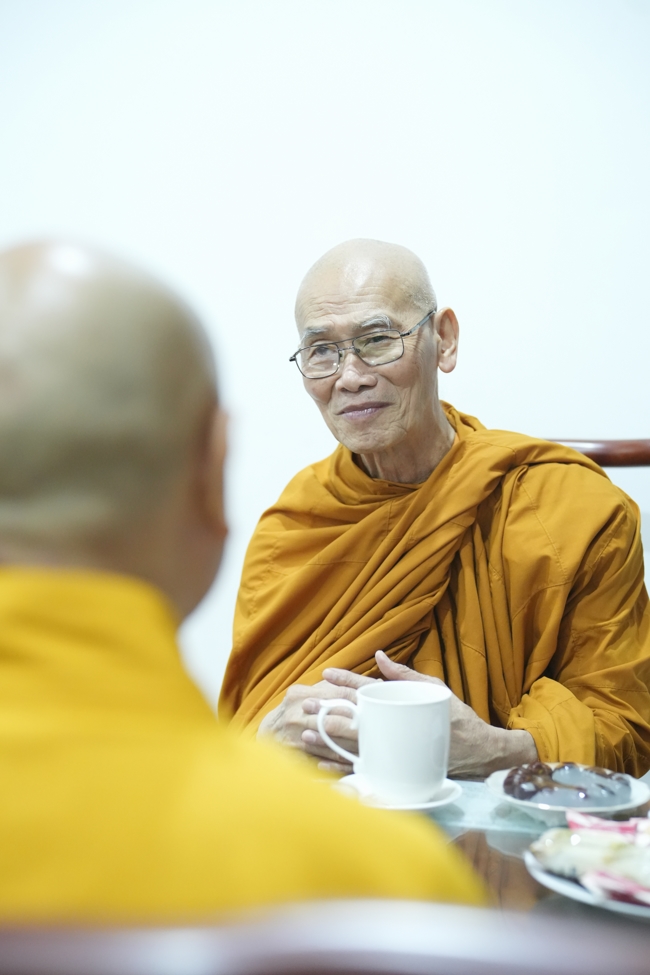 Dharma talk Secular people, dharma practitioners - Most Thích Giác Đăng in the 107th Seven-day Retreat
