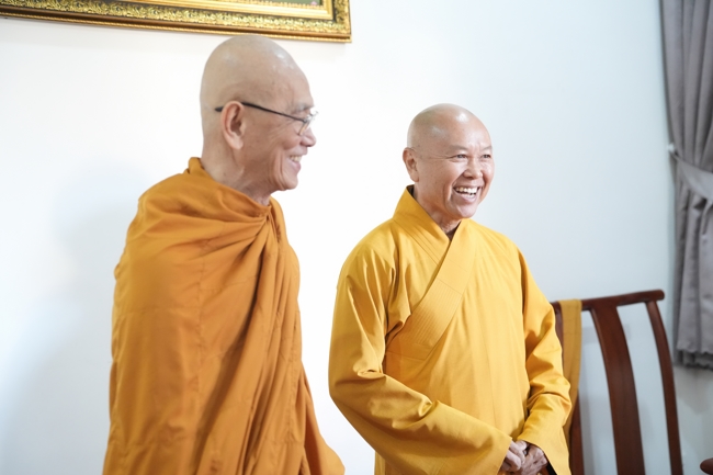 Dharma talk Secular people, dharma practitioners - Most Thích Giác Đăng in the 107th Seven-day Retreat