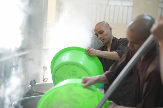 Dharma talk Secular people, dharma practitioners - Most Thích Giác Đăng in the 107th Seven-day Retreat