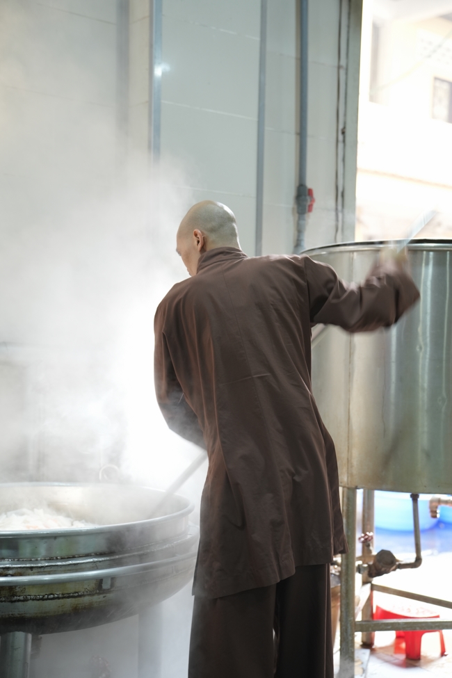 Dharma talk Secular people, dharma practitioners - Most Thích Giác Đăng in the 107th Seven-day Retreat