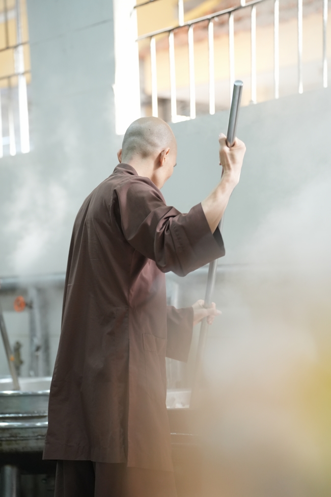 Dharma talk Secular people, dharma practitioners - Most Thích Giác Đăng in the 107th Seven-day Retreat