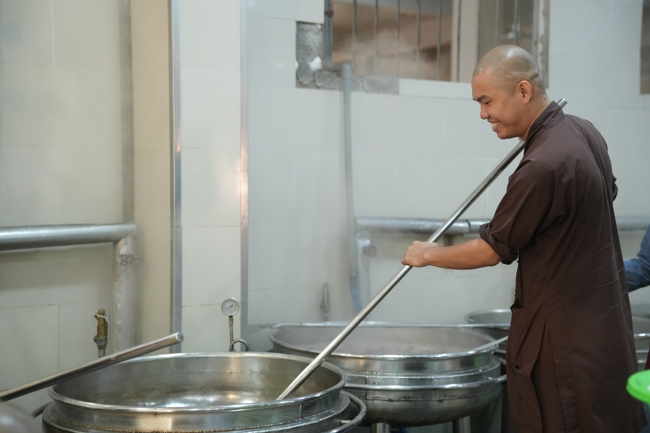 Dharma talk Secular people, dharma practitioners - Most Thích Giác Đăng in the 107th Seven-day Retreat