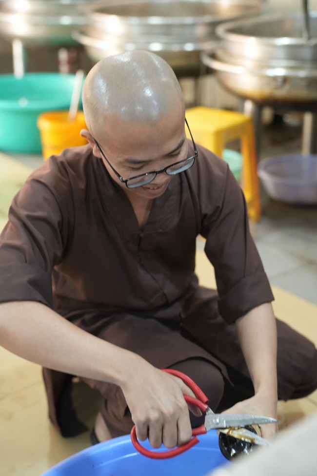 Dharma talk Secular people, dharma practitioners - Most Thích Giác Đăng in the 107th Seven-day Retreat