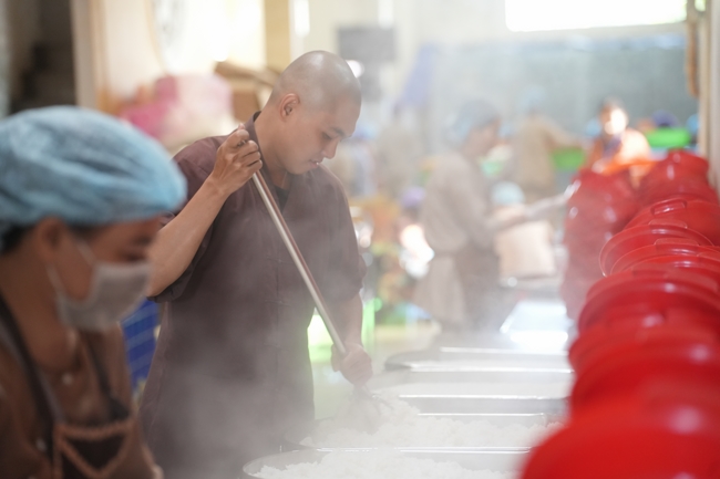 Dharma talk Secular people, dharma practitioners - Most Thích Giác Đăng in the 107th Seven-day Retreat