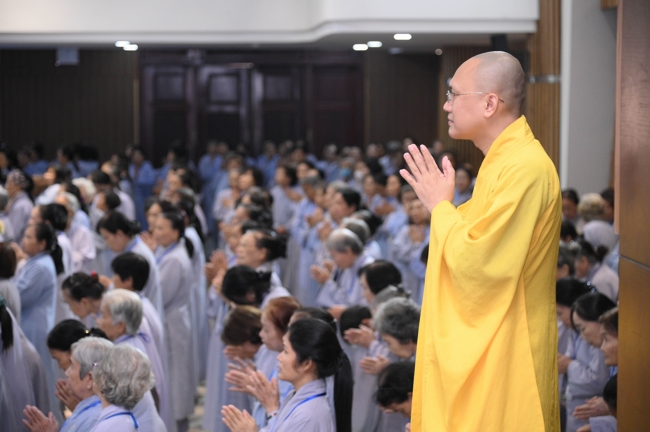 Dharma talk Secular people, dharma practitioners - Most Thích Giác Đăng in the 107th Seven-day Retreat