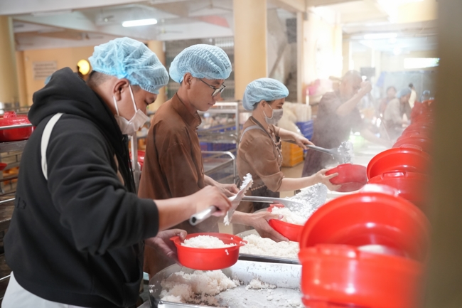 Dharma talk Secular people, dharma practitioners - Most Thích Giác Đăng in the 107th Seven-day Retreat