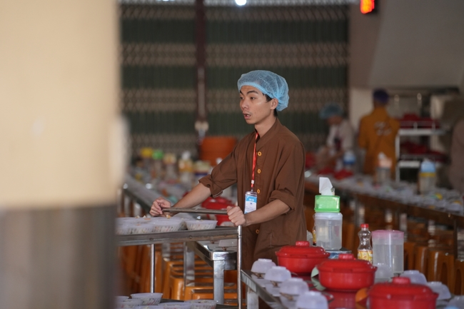 Dharma talk Secular people, dharma practitioners - Most Thích Giác Đăng in the 107th Seven-day Retreat