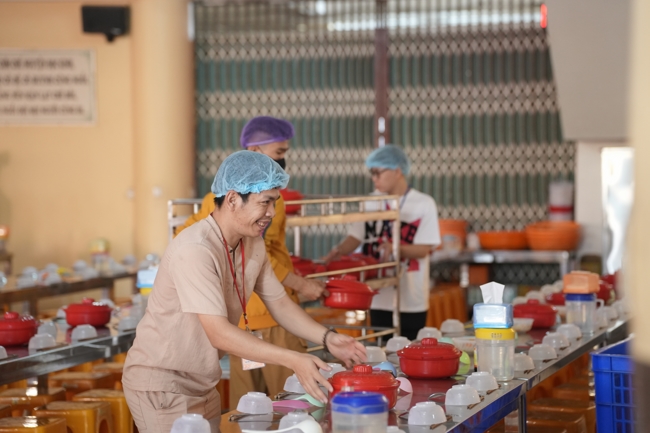 Dharma talk Secular people, dharma practitioners - Most Thích Giác Đăng in the 107th Seven-day Retreat