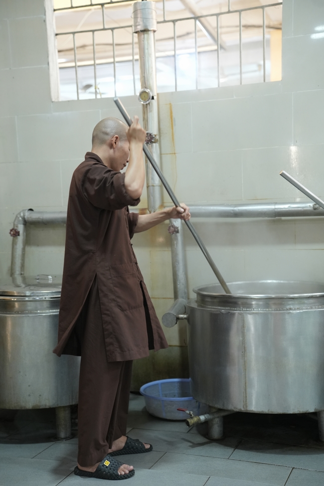 Dharma talk Secular people, dharma practitioners - Most Thích Giác Đăng in the 107th Seven-day Retreat