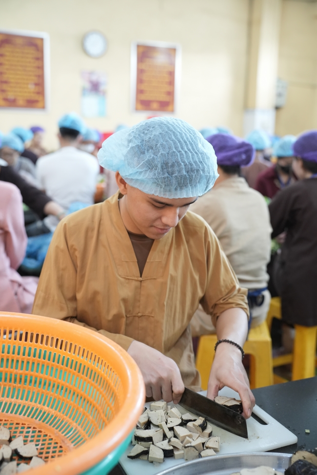 Dharma talk Secular people, dharma practitioners - Most Thích Giác Đăng in the 107th Seven-day Retreat