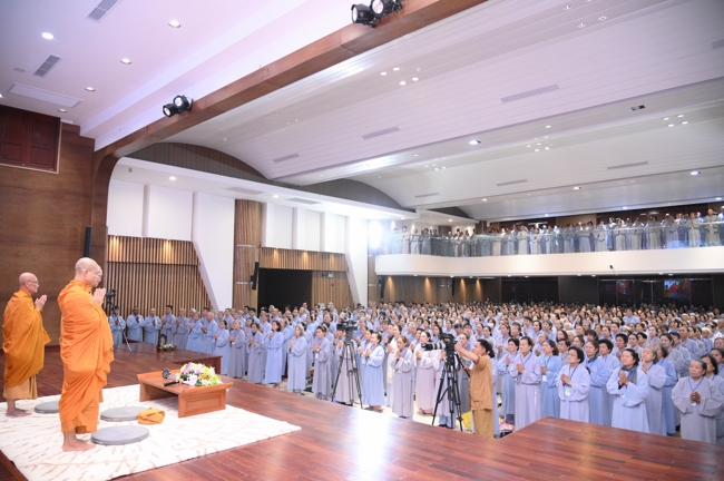 Dharma talk Secular people, dharma practitioners - Most Thích Giác Đăng in the 107th Seven-day Retreat