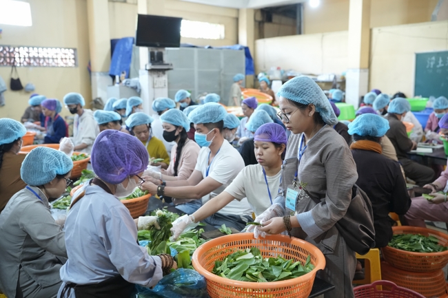 Dharma talk Secular people, dharma practitioners - Most Thích Giác Đăng in the 107th Seven-day Retreat