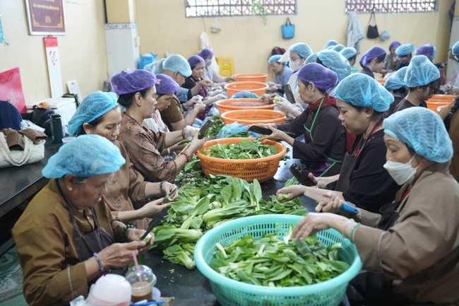 Dharma talk Secular people, dharma practitioners - Most Thích Giác Đăng in the 107th Seven-day Retreat
