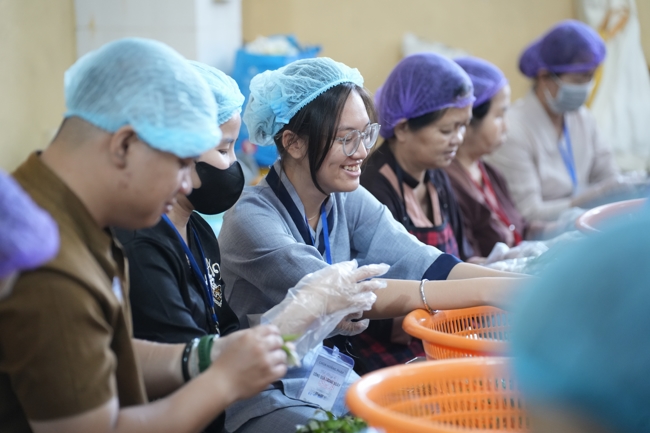 Dharma talk Secular people, dharma practitioners - Most Thích Giác Đăng in the 107th Seven-day Retreat