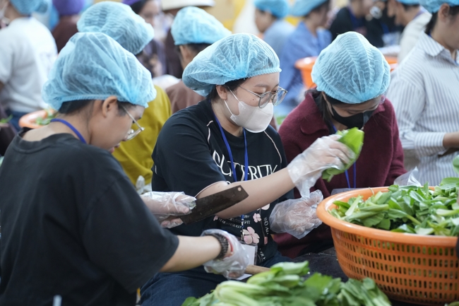 Dharma talk Secular people, dharma practitioners - Most Thích Giác Đăng in the 107th Seven-day Retreat
