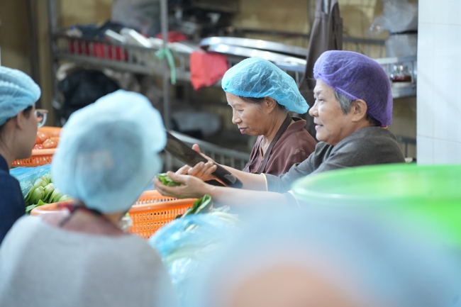 Dharma talk Secular people, dharma practitioners - Most Thích Giác Đăng in the 107th Seven-day Retreat